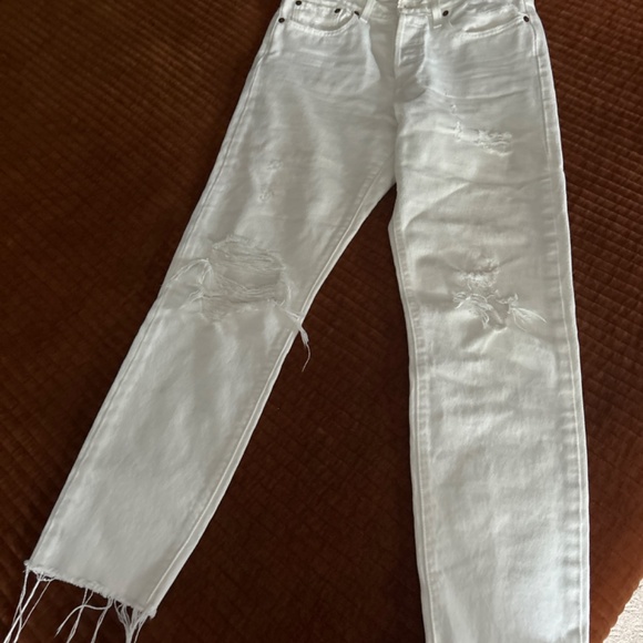 Levi’s White Wedgie Destroyed Distressed Crop Jeans - Picture 4 of 5